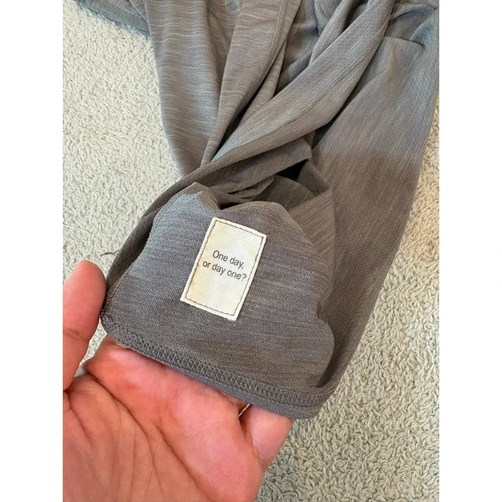 Vuori Mens Small Mesh Muscle Tank Gray V157 Sleeveless Shirt Performance Gym - Picture 9 of 11